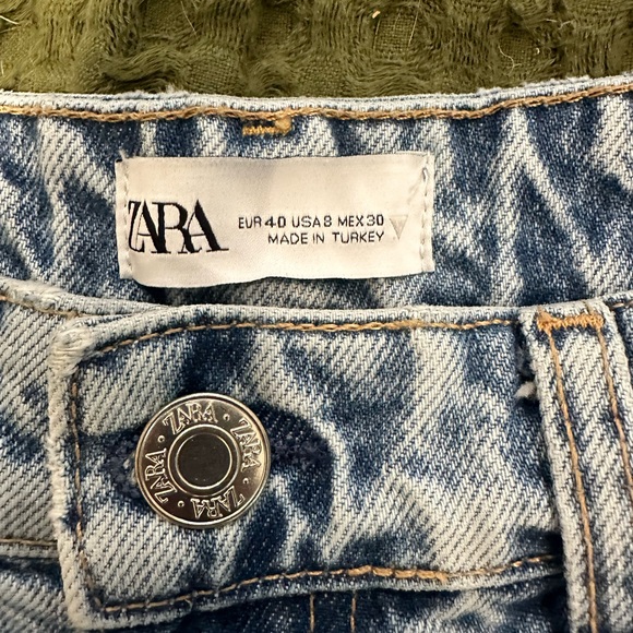 Zara high waisted Jean shorts - Picture 3 of 3